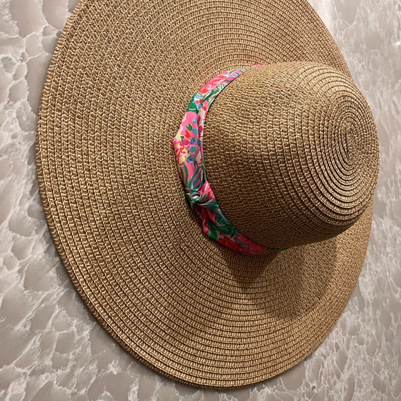 NWT Lilly Pulitzer Floppy Beach Hat Pink Floral Journey To The Jungly - Picture 2 of 5